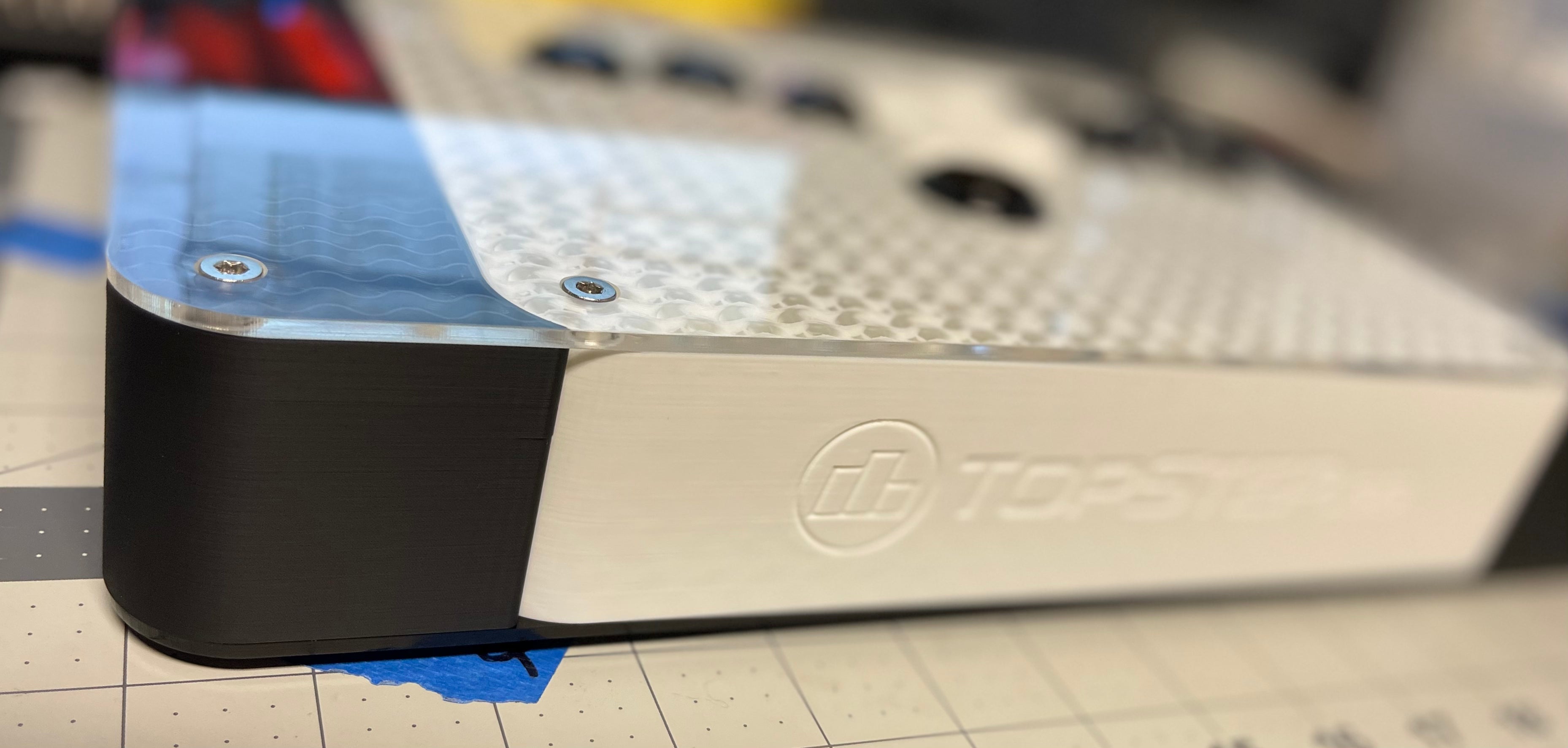 Open Box White / Black Leverless