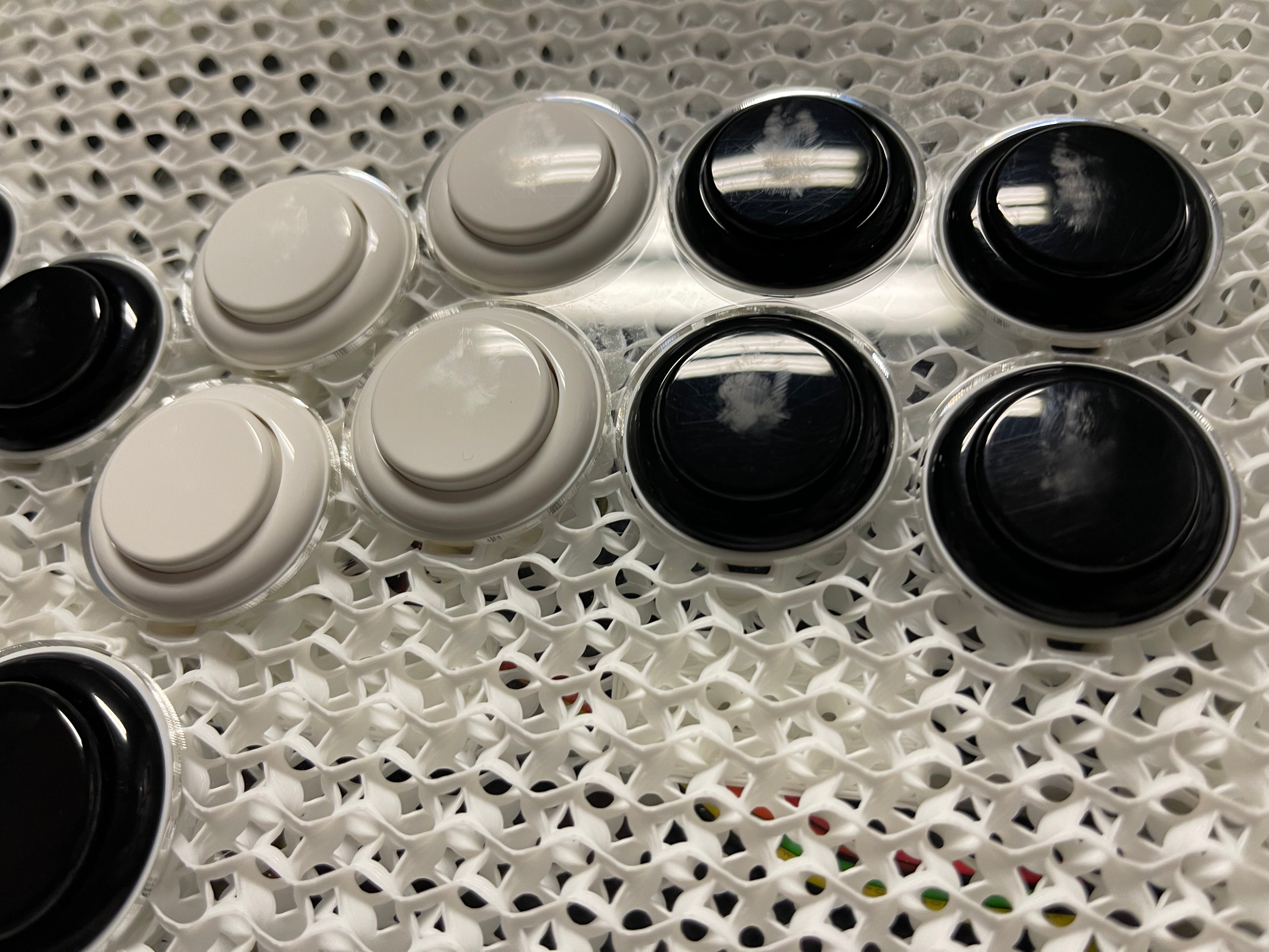 Open Box White / Black Leverless