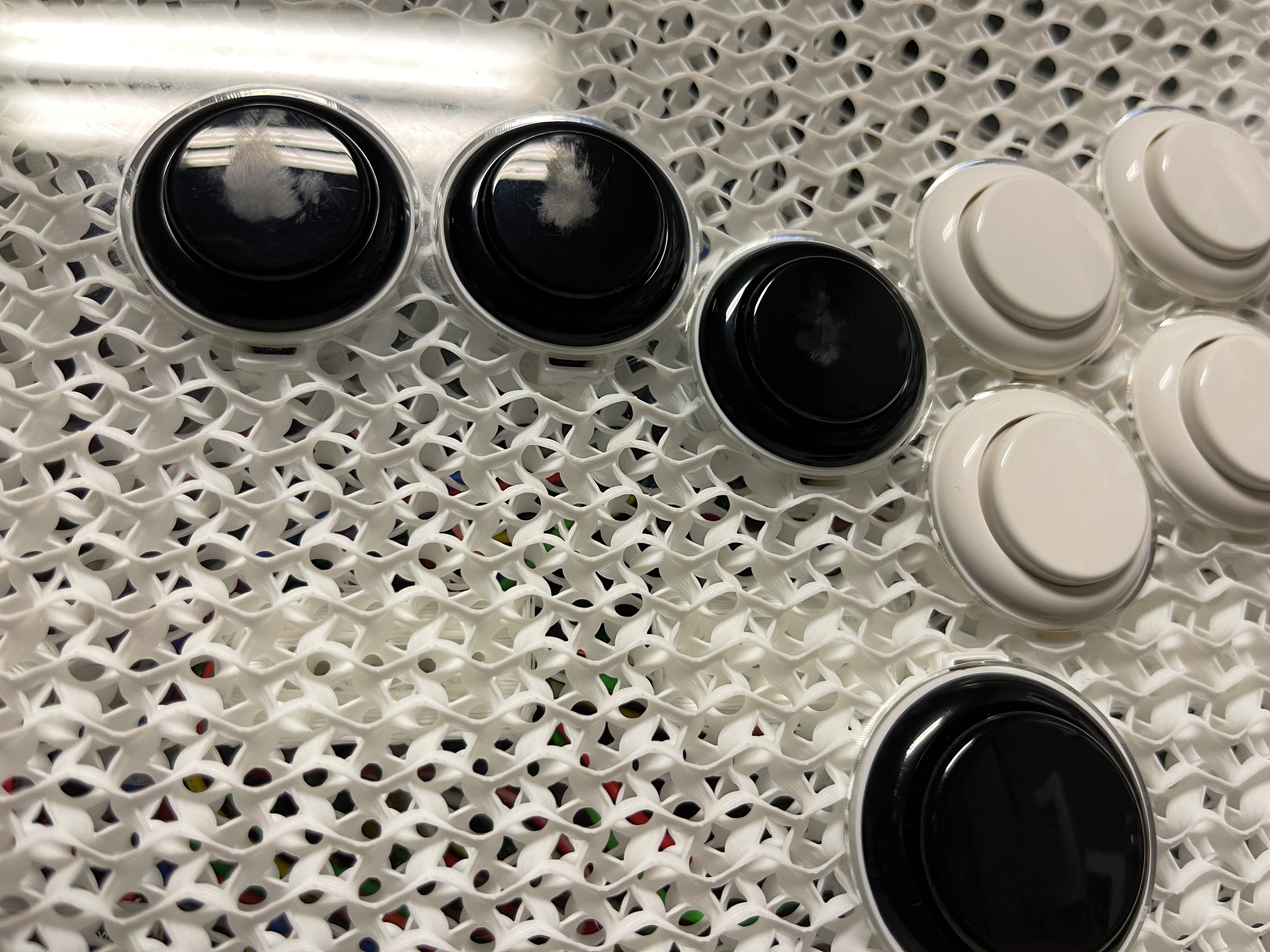 Open Box White / Black Leverless